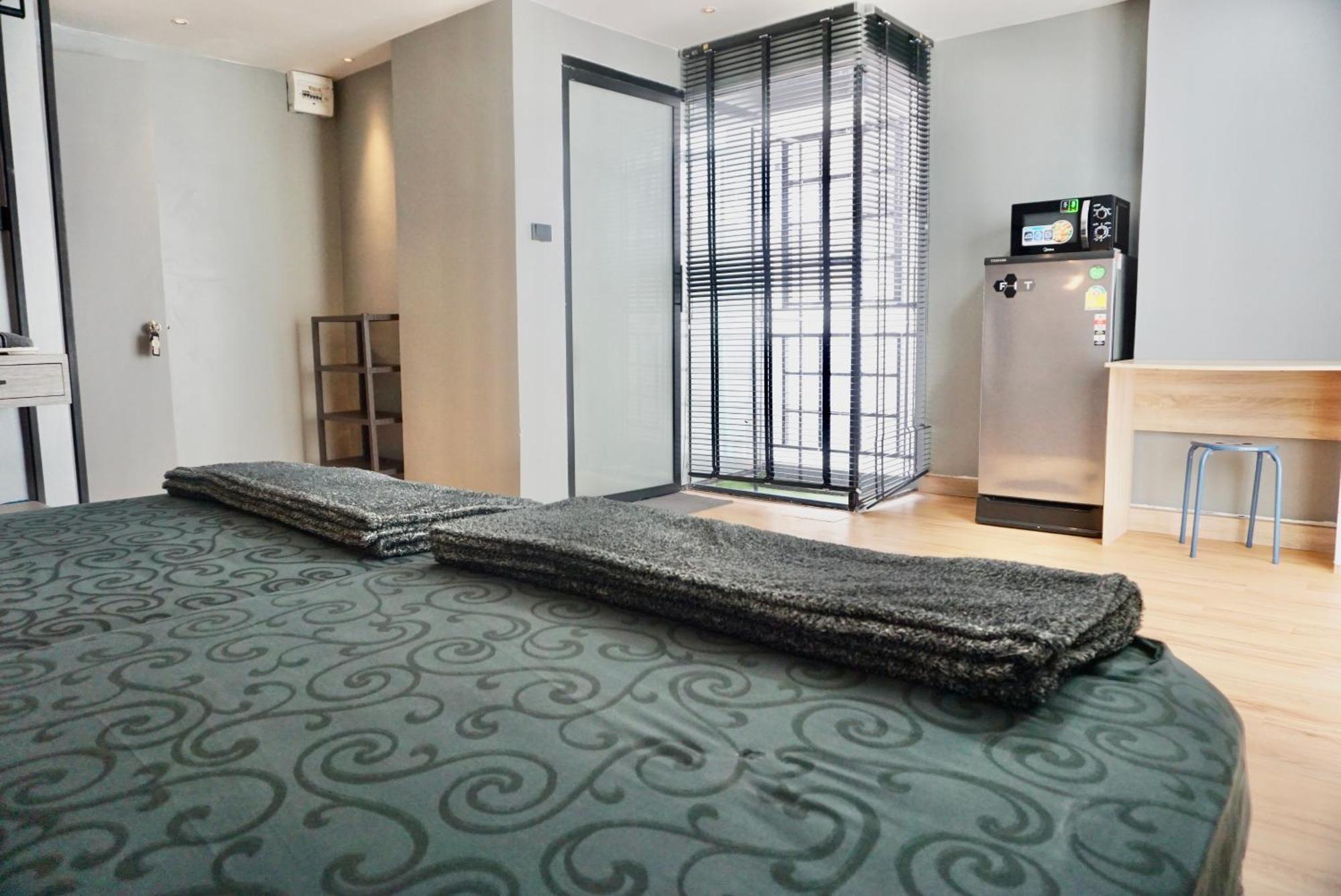Silom Soi 3 Hash Apartment Hip And Funky With Rooftop View Bangkok Exterior photo